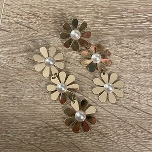 Gold Daisy Dangle Earrings